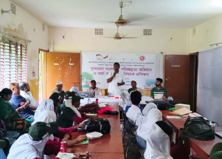 শরণখোলায় আর্থ স্কাউটদের পরিবেশ ও বর্জ্য ব্যবস্থাপনা বিষয়ক প্রশিক্ষণ