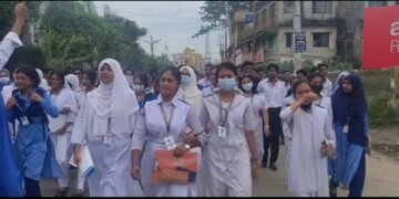 Students' protest march in Sirajganj demanding the Education Minister's resignation.