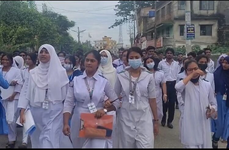 Students' protest march in Sirajganj demanding the Education Minister's resignation.