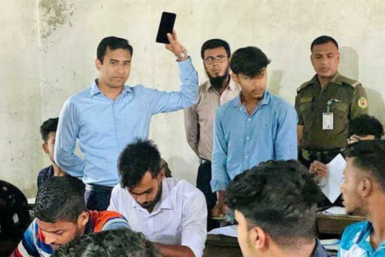 রাজবাড়ীতে এইচএসসি পরীক্ষায় নকলের অভিযোগে ৩ পরীক্ষার্থী বহিষ্কার