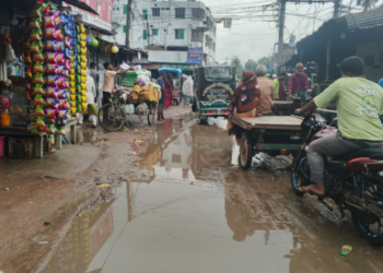 Waterlogging at Chilahati Intersection After Light Rain; Students and Pedestrians Face Severe Hardship