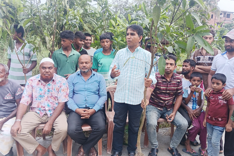 পশ্চিম শিরোমণি ইয়াং সোসাইটির সৌজন্যে বৃক্ষরোপণ কর্মসূচি ও গাছের চারা বিতরণ