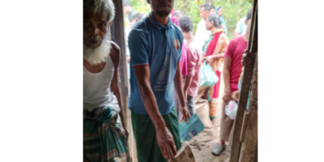 বন্যার মাঝেও স্বস্তি, রোয়াংছড়িতে ১০ টাকায় চাল পেয়ে খুশি হতদরিদ্র পরিবার