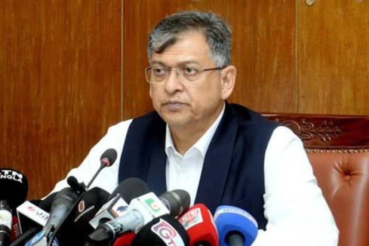 আইনশৃঙ্খলা বাহিনীকে জনবান্ধব করতে ‘পুরস্কার ও তিরস্কার’ নীতি অব্যাহত থাকবে: স্বরাষ্ট্রমন্ত্রী