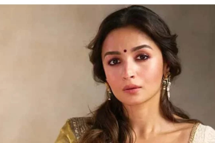 শিক্ষার্থীদের আন্দোলনে সমর্থন জানালেন আলিয়া ভাট