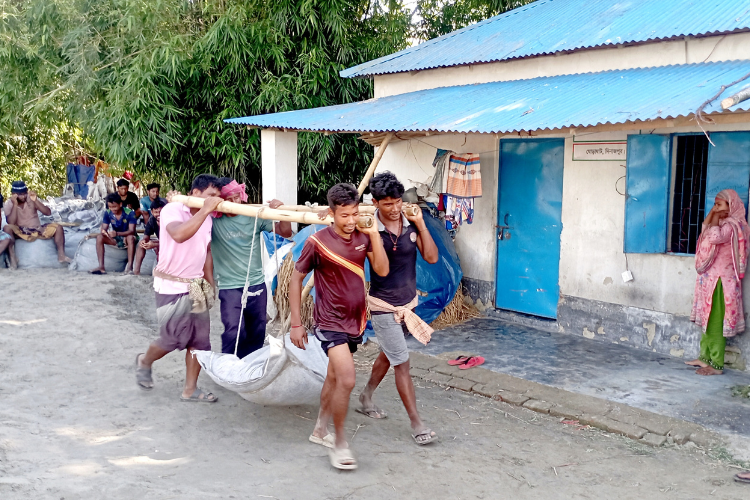 সংবাদ প্রকাশের পরই করতোয়া নদীতে ভাঙনরোধ কাজ শুরু