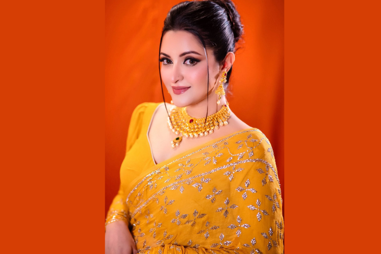 সাকিবকে টপকে ফেসবুকে অনুসারীর নতুন রেকর্ড গড়লেন পরীমনি
