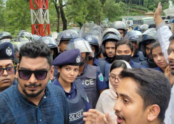 শ্রীমঙ্গলে পুলিশের ব্যারিকেড, হবিগঞ্জে এনসিপির নেতারা
