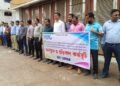 নোয়াখালীতে ল্যাবএইড ফার্মার কর্মচারীদের ১১ দফা দাবিতে অবস্থান কর্মসূচি