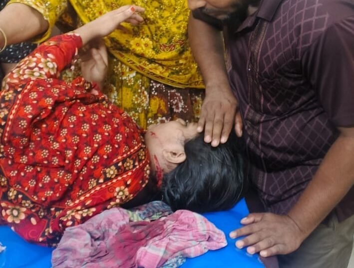 ডিভোর্সের জেরে সাবেক স্ত্রীকে কুপিয়ে জখম