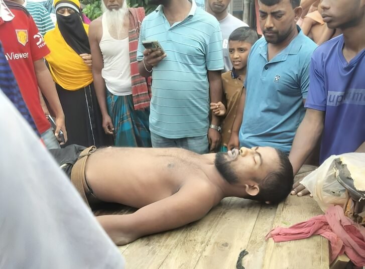 উজিরপুরে শাপলা বিলে নৌকা থেকে পড়ে পর্যটকের মৃত্যু