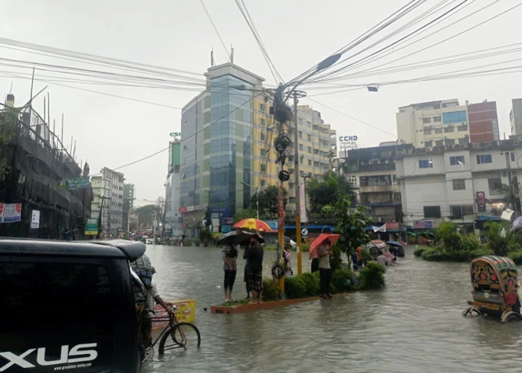 ঢাকা মহানগরীতে আবারও জলাবদ্ধতা, চরম ভোগান্তি