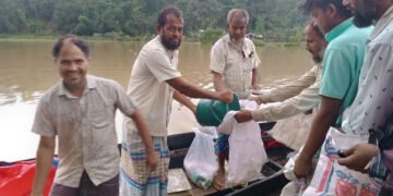 বান্দরবানে বন্যার্তদের পাশে মোরশেদ মেম্বার: তারাছা খাদ্য সামগ্রী বিতরণ