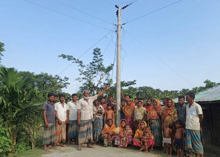অর্থের অভাবে অন্ধকারে চাঁদপুর তজুমদ্দিনের ২০ পরিবার