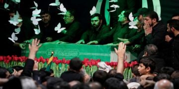 আয়াতুল্লাহ আলী খামেনির শেষকৃত্যের আনুষ্ঠানিকতা শুরু