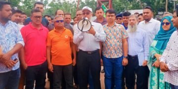 কাউখালীত সেতু নির্মাণ লক্ষ্যে নদী ও গাবখান চ্যানেল এলাকা পরিদর্শন করলেন সেতু সচিব