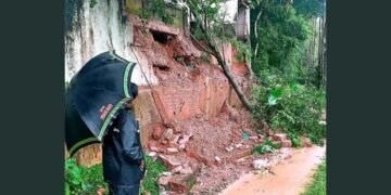 গোলাপগঞ্জে বসতঘর ঝুঁকিতে