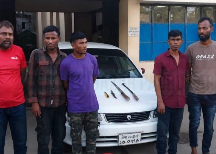 মৌলভীবাজারে পুলিশের অভিযানে ৫ ডাকাত গ্রেফতার, প্রাইভেটকার ও দেশীয় অস্ত্র উদ্ধার