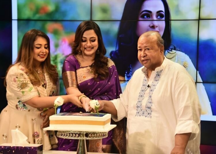 চ্যানেল আই থেকে ব্র্যান্ডের ঘড়ি উপহার পেলেন পূর্নিমা