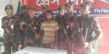 জয়পুরহাট সীমান্তে ১০টি স্বর্ণের বারসহ আটক ১