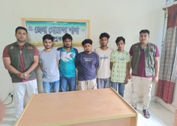 জয়পুরহাটে অনলাইন জুয়া খেলার অভিযোগে ৫ জন গ্রেফতার