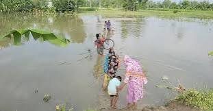 টানা বর্ষণে ধসে পড়ল কালভার্ট বিচ্ছিন্ন রাজস্থলী কয়েকটি গ্রামের যোগাযোগ ব্যবস্থা
