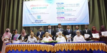 ডিনস অ্যাওয়ার্ড পেলেন বাকৃবির কৃষি অনুষদের ১২ শিক্ষার্থী