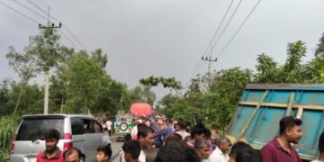 ডোমারে ট্রাকের ধাক্কায় নিহত ৪, আহত ২