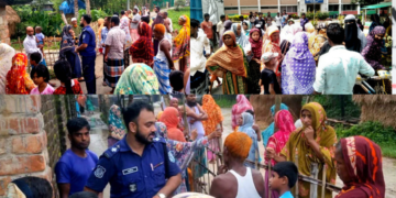 দিনাজপুর ফুলবাড়ীর স্বামীর সাবলের আঘাতে নিহত স্ত্রির বাড়ির আশেপাশের চিত্র।