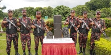 দিনাজপুর ৪২ বিজিবি উদ্ধার হওয়া উদ্ধারকৃত শিবলিঙ্গর ছবি।