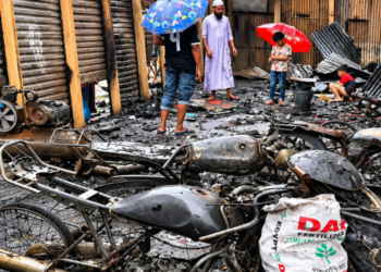 দৌলতপুরে আগুনে ৭ দোকান পুড়ে ছাই