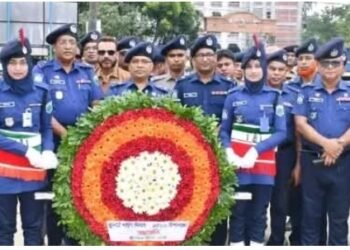 নওগাঁয় জুলাই শহীদের প্রতি জেলা পুলিশের শ্রদ্ধা জ্ঞাপন