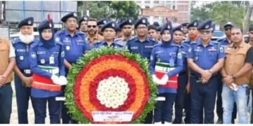 নওগাঁয় জুলাই শহীদের প্রতি জেলা পুলিশের শ্রদ্ধা জ্ঞাপন