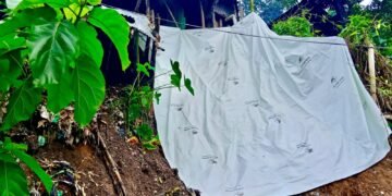 নিদ্রাহীন রাত কাপ্তাইবাসীর রিটার্নিং ওয়াল না থাকায় সড়ক ও বসতভিটা ধসের মুখে