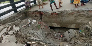 নীলফামারীতে টানা বৃষ্টিতে সেতুর সংযোগ সড়ক ধস, দুর্ভোগে ২০ হাজার মানুষ