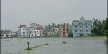 প্রবল বর্ষণে নওগাঁ শহরে ভয়াবহ জলাবদ্ধতা, চরম দুর্ভোগে জনজীবন