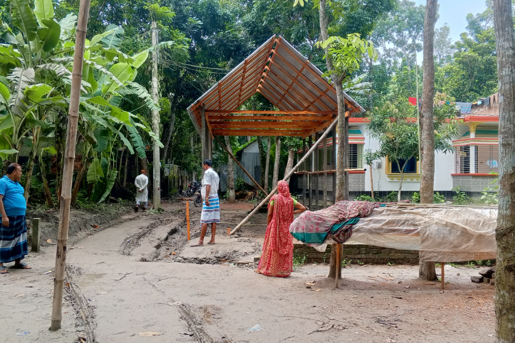 ফরিদপুরে পূর্ব শ্যামপুরে দখলের কবলে সরকারি রাস্তা