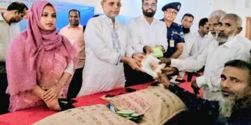 বগুড়ায় কৃষকদের মাঝে  বীজ ও সার বিতরণ করলেন এমপি কাজী রফিকুল ইসলাম
