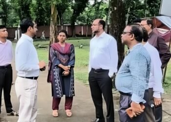 বন্যা পরিস্থিতি পরিদর্শনে বিভাগীয় স্বাস্থ্য পরিচালক
