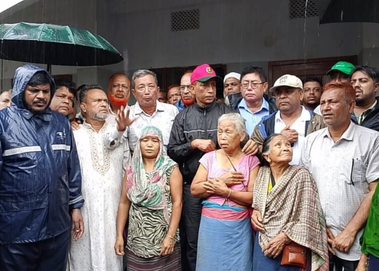 বন্যাদুর্গত বাঘাইছড়ি পরিদর্শনে জেলা বিএনপি, আশ্রয়কেন্দ্রে ত্রাণ বিতরণ