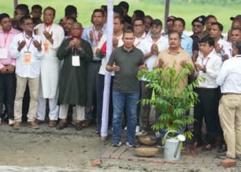 বরিশালে পৌঁছে গৌরনদীতে বৃক্ষরোপণ কর্মসূচির উদ্বোধন করলেন প্রধানমন্ত্রী