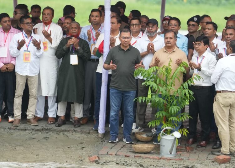 বরিশালে পৌঁছে গৌরনদীতে বৃক্ষরোপণ কর্মসূচির উদ্বোধন করলেন প্রধানমন্ত্রী