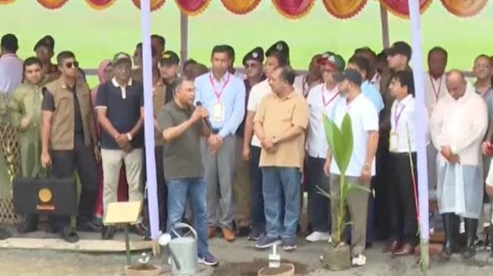 বরিশালে পৌঁছেছেন প্রধানমন্ত্রী তারেক রহমান
