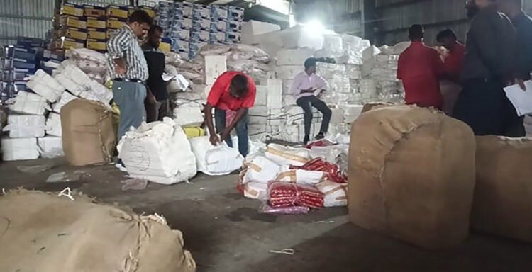 বেনাপোল বন্দরে ‘নিখোঁজ’ ১৯ প্যাকেজ ভারতীয় পণ্য উদ্ধার