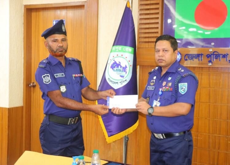 রংপুর জেলার শ্রেষ্ঠ ওয়ারেন্ট তামিলকারী অফিসার পীরগাছা থানার এসআই ফিরোজ