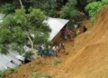 টানা বৃষ্টিতে রাঙামাটিতে ভয়াবহ পাহাড়ধস, খাগড়াছড়ির সঙ্গে সড়ক যোগাযোগ বন্ধ