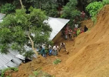 টানা বৃষ্টিতে রাঙামাটিতে ভয়াবহ পাহাড়ধস, খাগড়াছড়ির সঙ্গে সড়ক যোগাযোগ বন্ধ