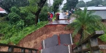 রাঙ্গামাটি-বান্দরবান সড়কে সেতু ধস দুই জেলার সরাসরি যোগাযোগ বিচ্ছিন্ন