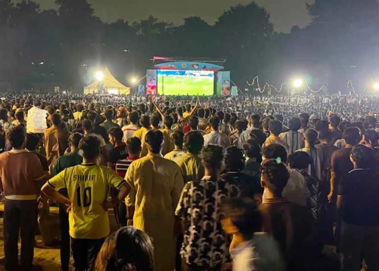 রাজধানীর যেসব স্থানে বড় পর্দায় দেখা যাবে আর্জেন্টিনা-স্পেন বিশ্বকাপ ফাইনাল