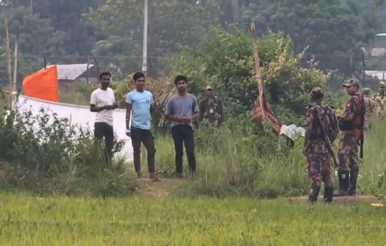 শূন্যরেখায় ১৭ দিনের মানবেতর জীবন, উধাও বিএসএফের পুশইন করা তিন যুবক